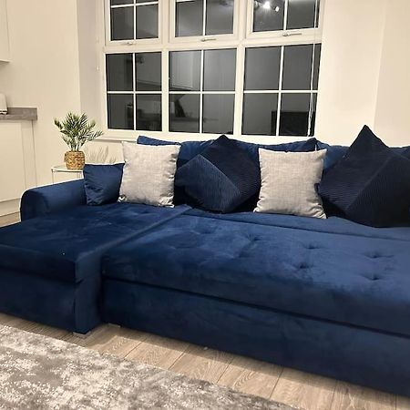 Апартаменты 1 Bed High Quality Modern Flat Эджвар Экстерьер фото