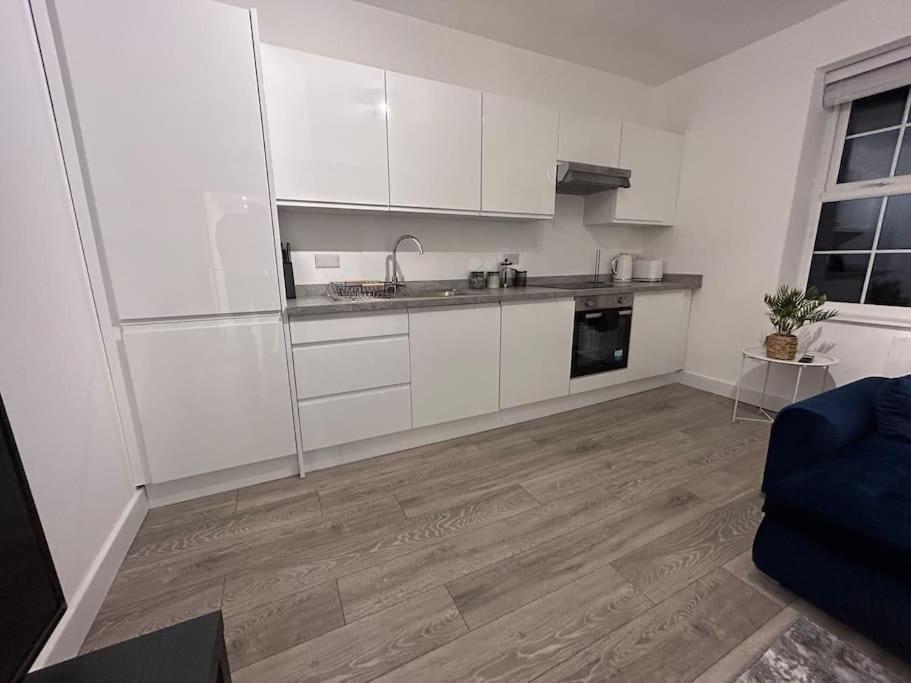 Апартаменты 1 Bed High Quality Modern Flat Эджвар Экстерьер фото