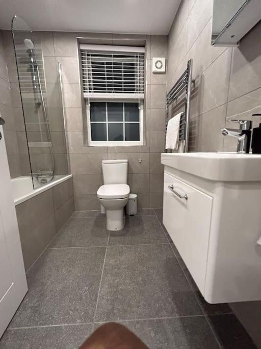 Апартаменты 1 Bed High Quality Modern Flat Эджвар Экстерьер фото